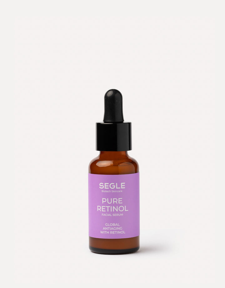 Serúm facial antiarrugas con retinol en frasco de vidrio ámbar con pipeta.