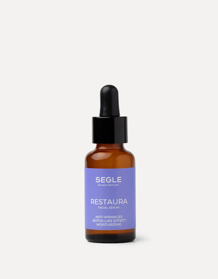 Serúm facial con péptidos en frasco de vidrio ámbar con gotero.